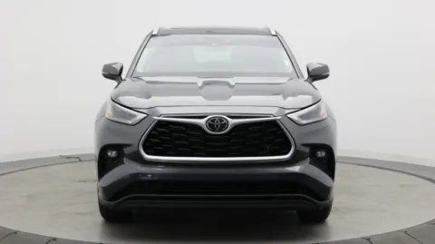 Photos of 2022 Toyota Highlander XLE for sale in Jacksonville, FL at Auto Boutique Florida