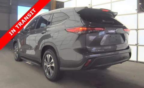 More photos of 2022 Toyota Highlander XLE at Auto Boutique Florida, FL