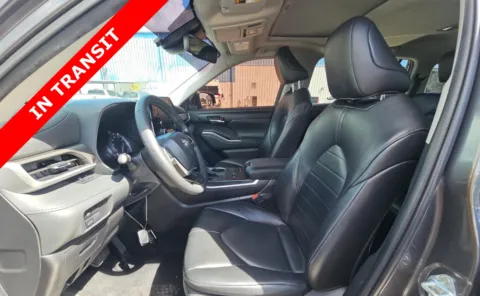 More photos of 2022 Toyota Highlander XLE at Auto Boutique Florida, FL