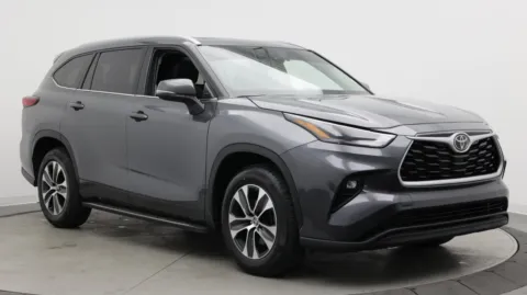 Another view of 2022 Toyota Highlander XLE for sale in Jacksonville, FL at Auto Boutique Florida