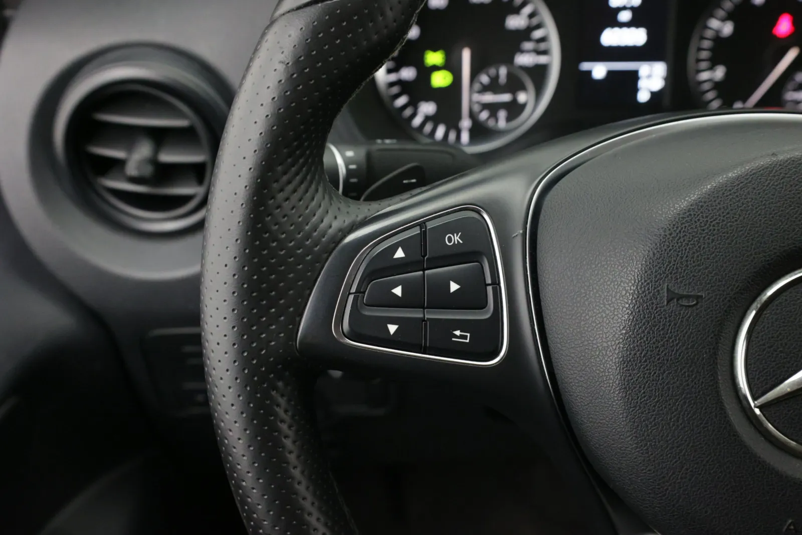Mercedes-Benz Metris photo 16
