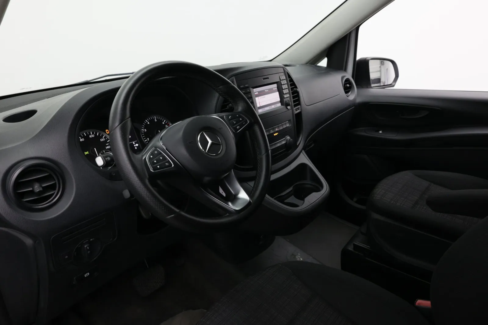 Mercedes-Benz Metris photo 9