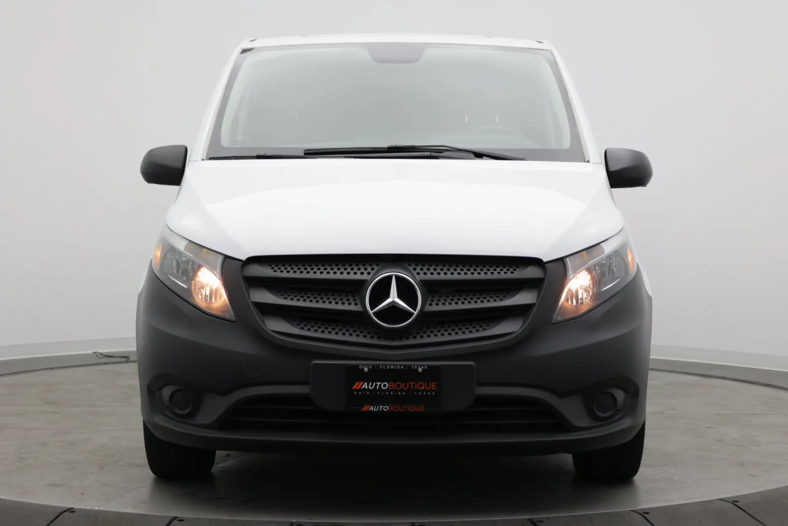 Mercedes-Benz Metris photo 2