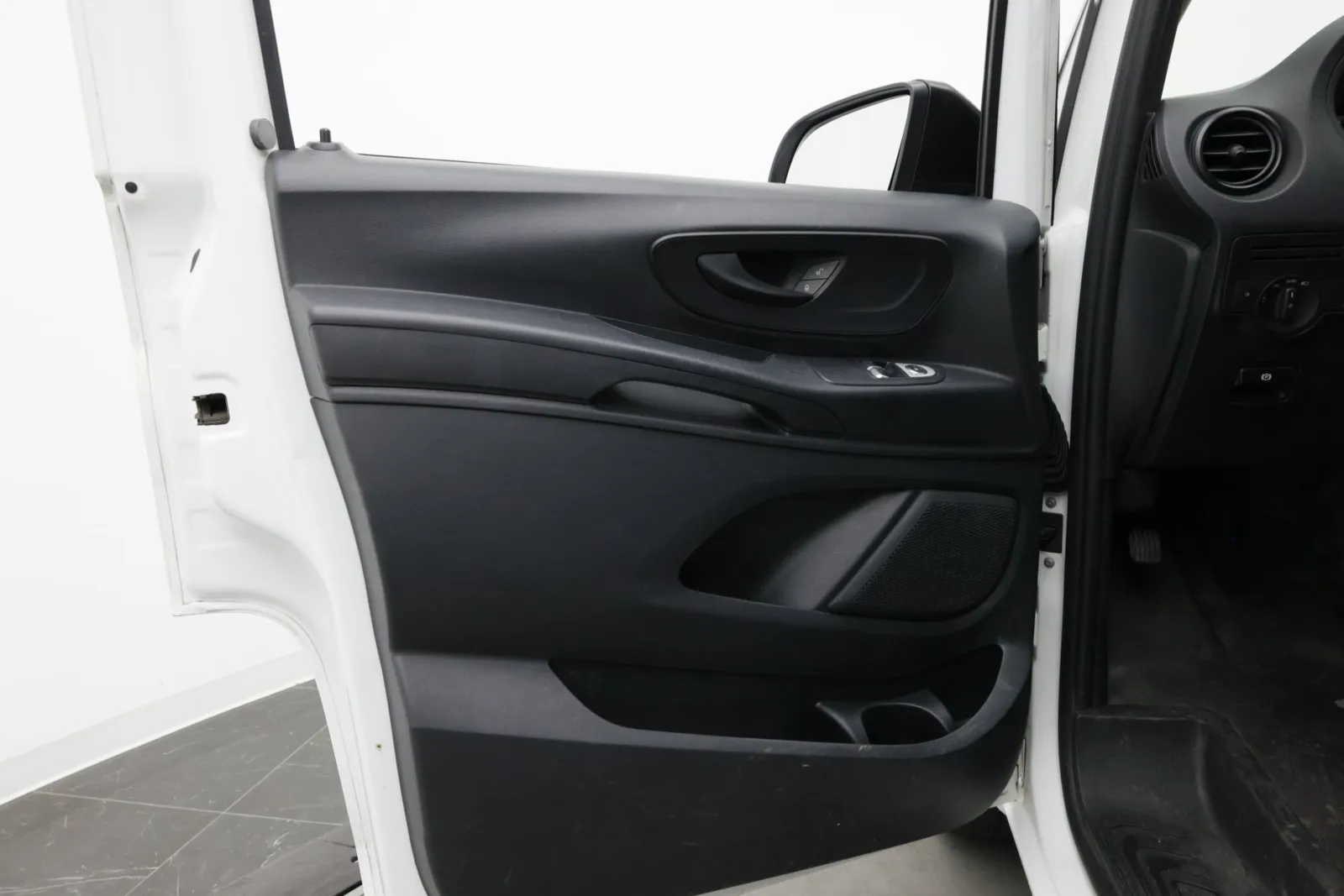 Mercedes-Benz Metris photo 10