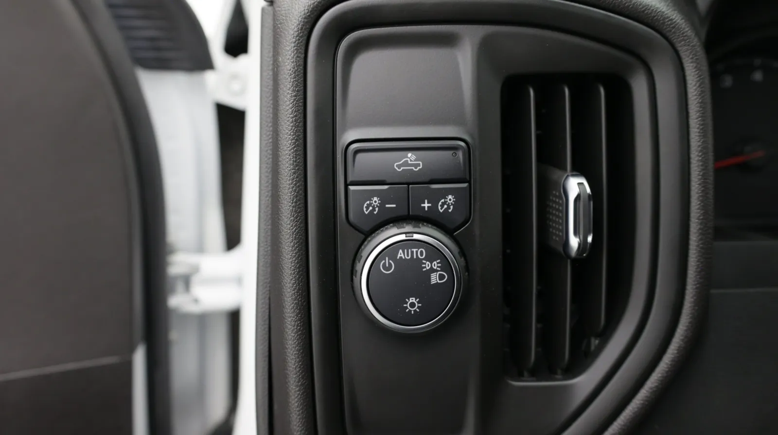 Chevrolet Silverado photo 17