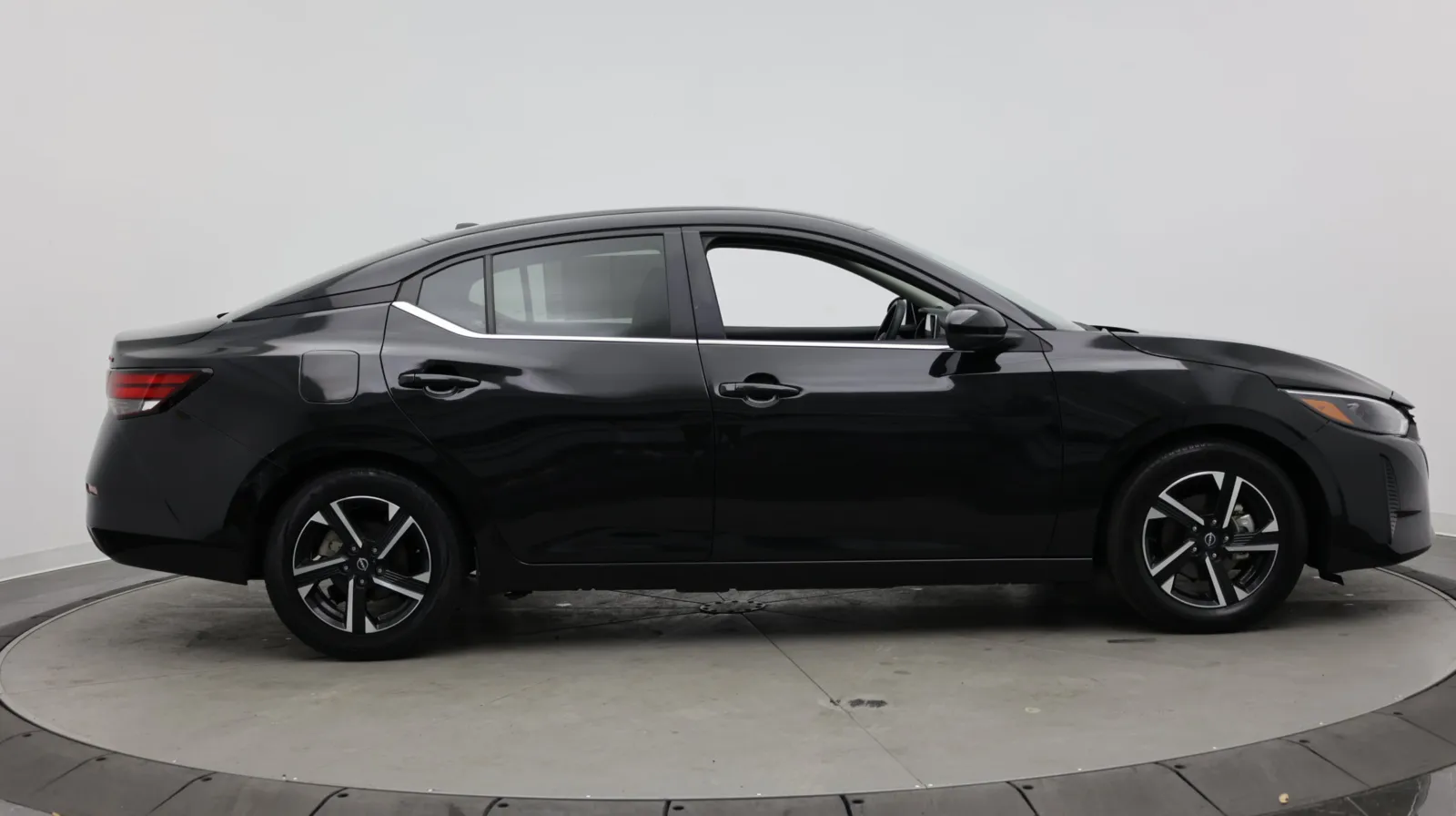 Nissan Sentra photo 8
