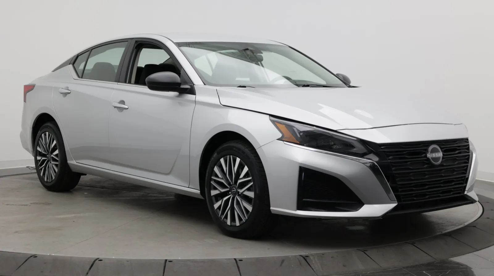 Nissan Altima photo 3