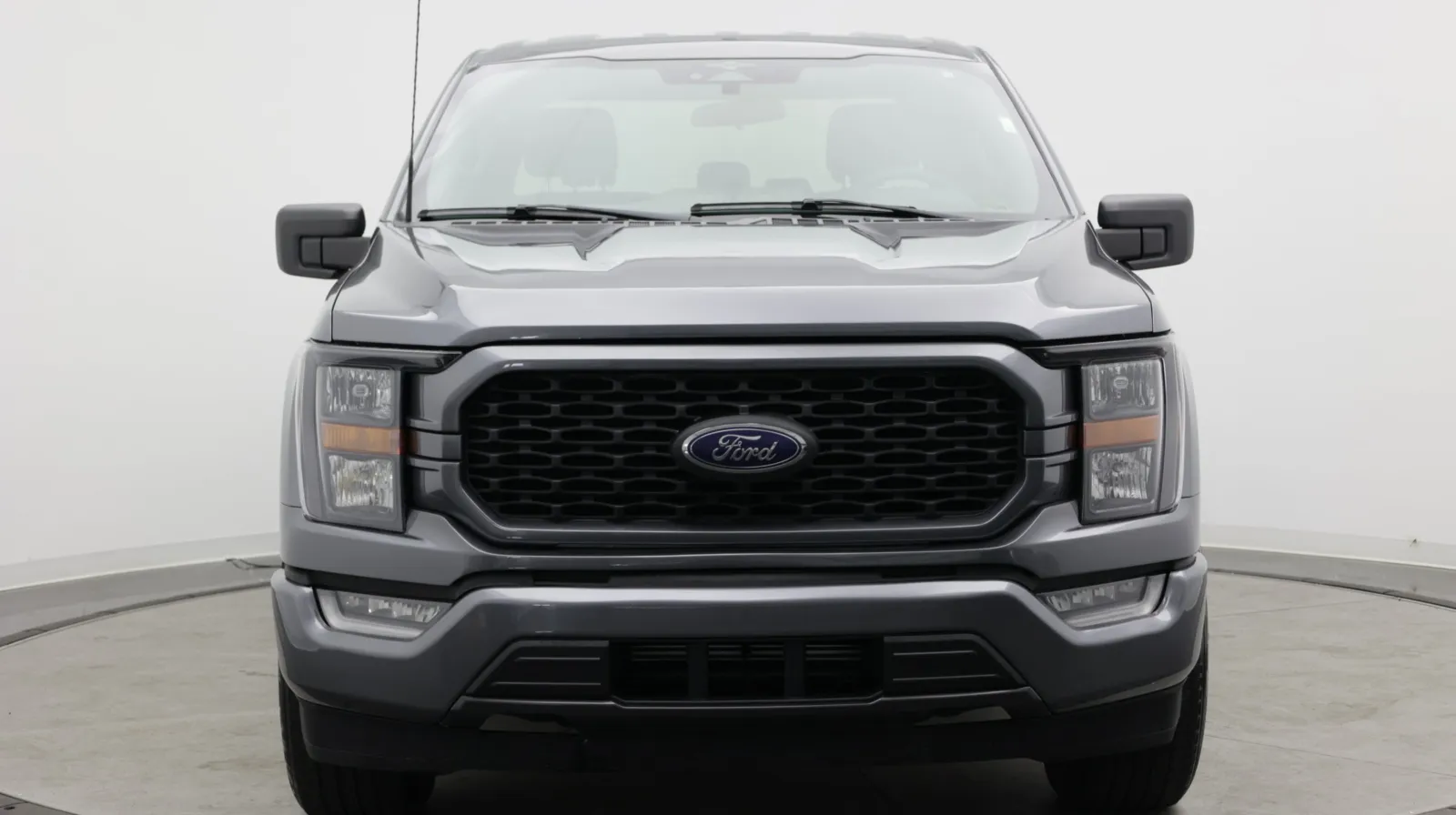Ford F-150 photo 2
