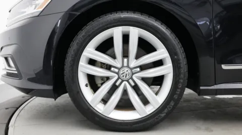 More photos of 2017 Volkswagen Passat 1.8T SE w/Technology at Auto Boutique Florida, FL