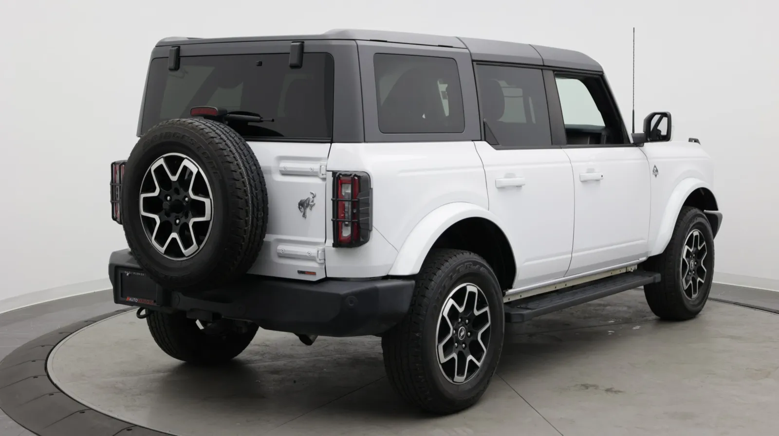 Ford Bronco photo 8
