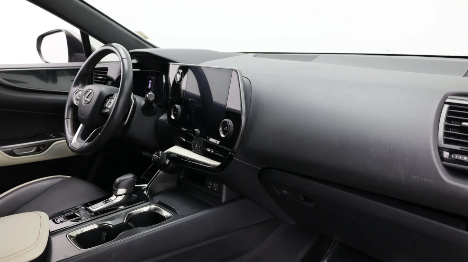 Lexus NX photo 38