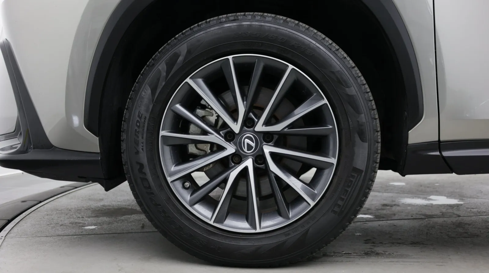 Lexus NX photo 6