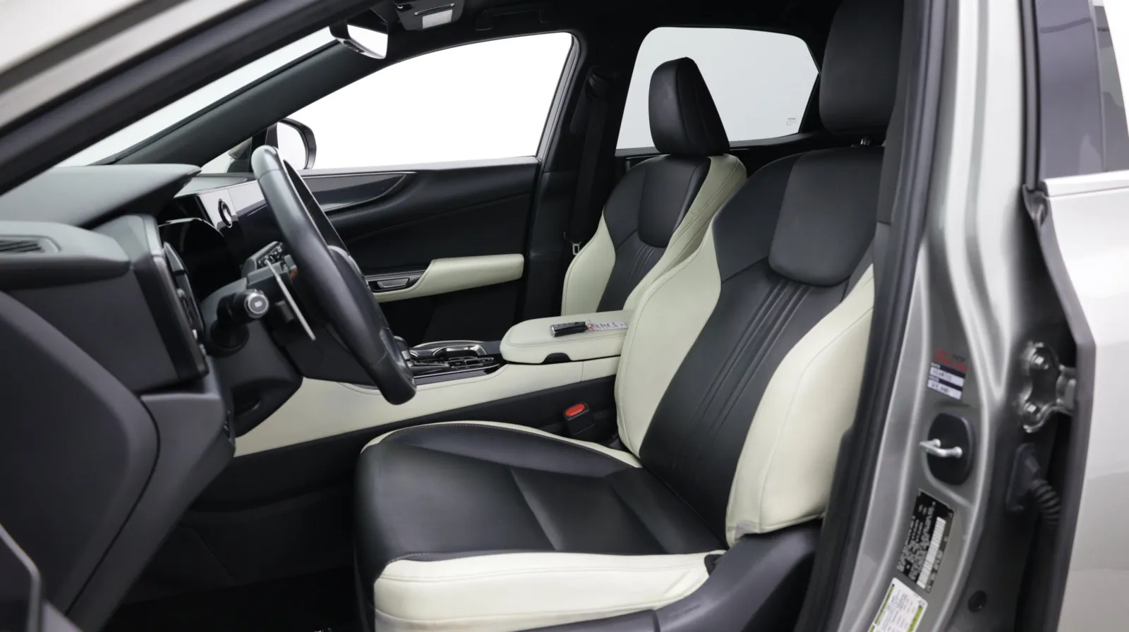 Lexus NX photo 16