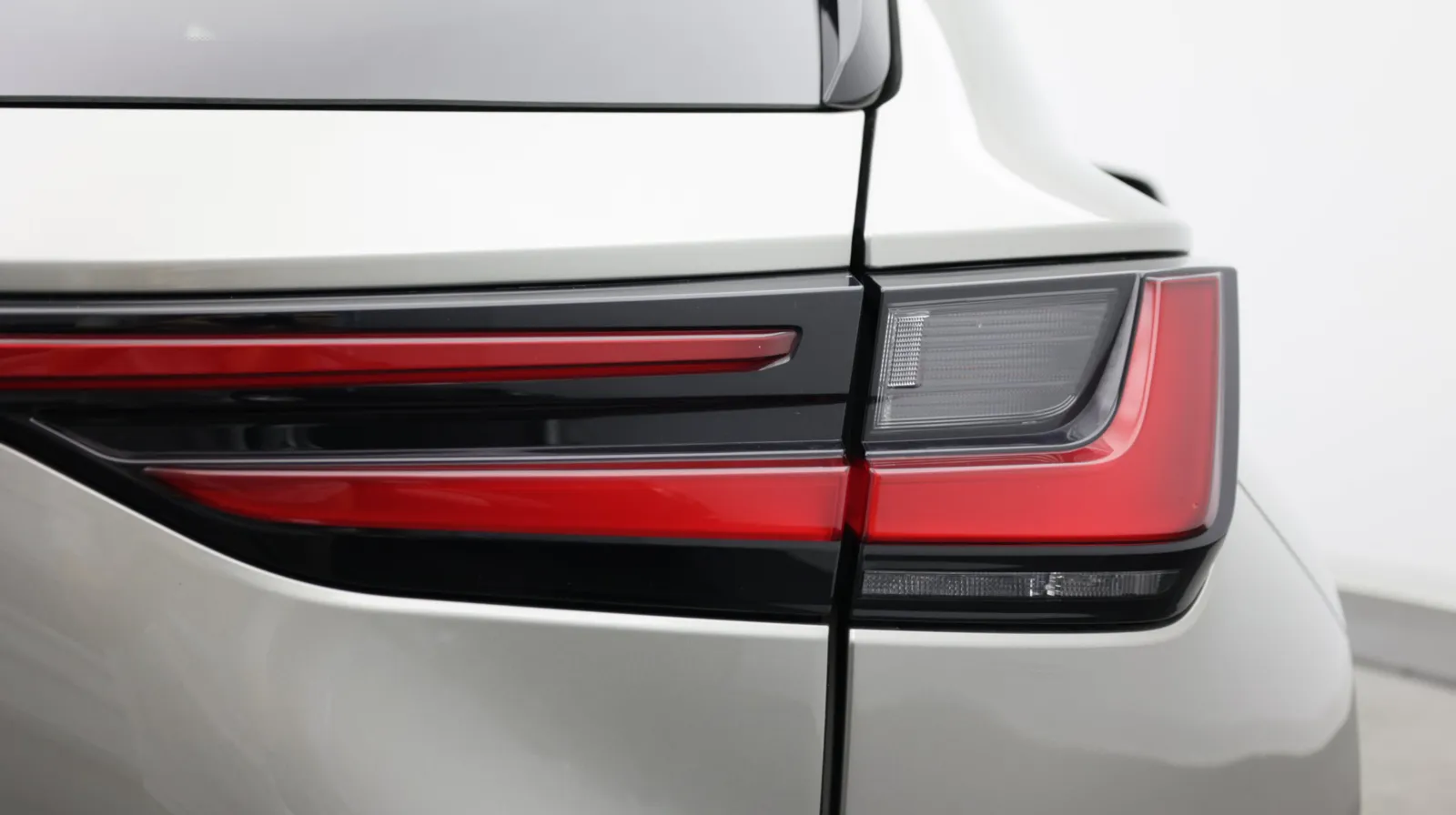 Lexus NX photo 8
