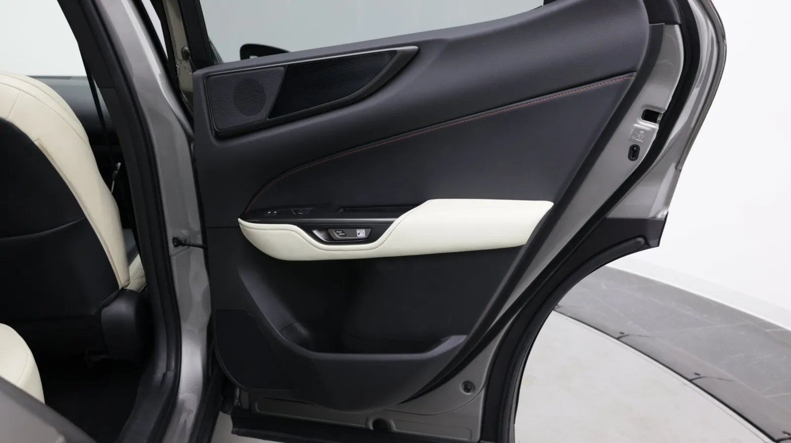Lexus NX photo 34