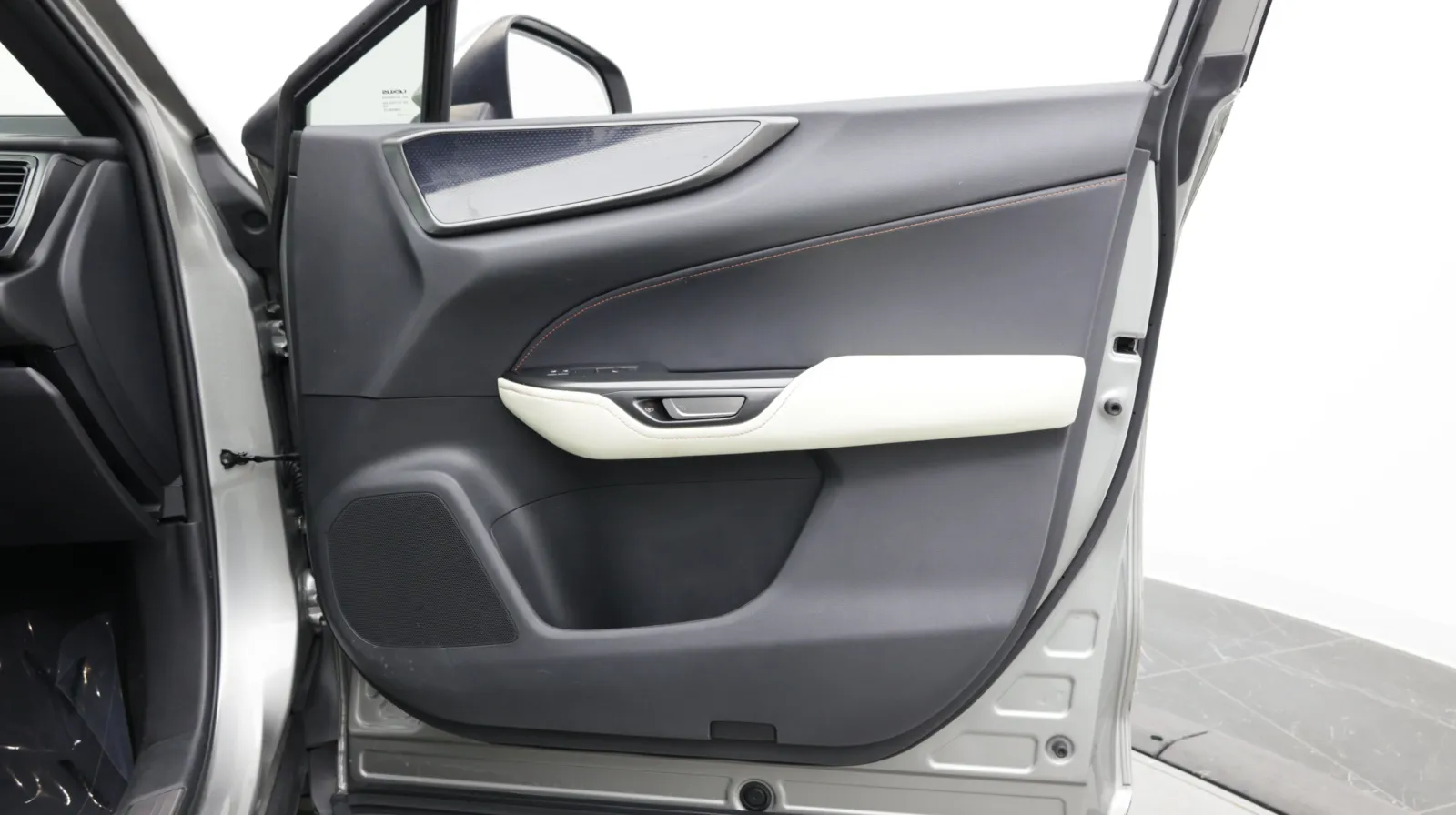 Lexus NX photo 36