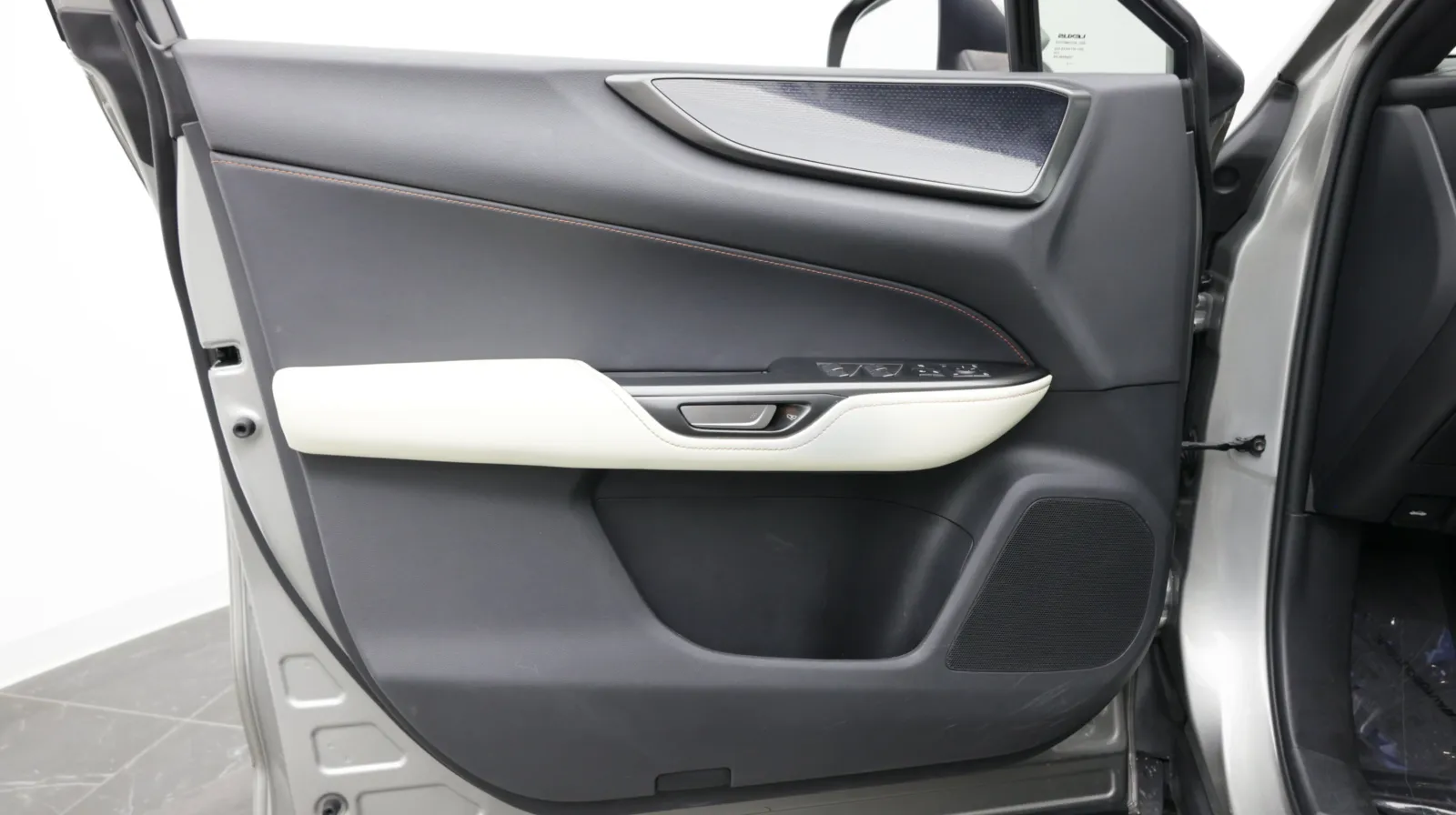 Lexus NX photo 12