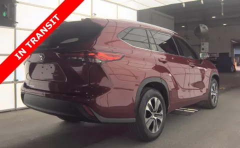 More photos of 2022 Toyota Highlander XLE at Auto Boutique Florida, FL