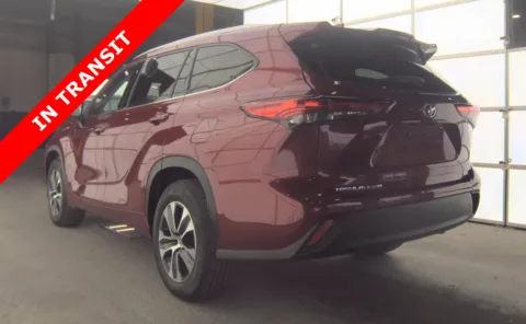 More photos of 2022 Toyota Highlander XLE at Auto Boutique Florida, FL