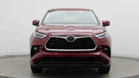 Photos of 2022 Toyota Highlander XLE for sale in Jacksonville, FL at Auto Boutique Florida