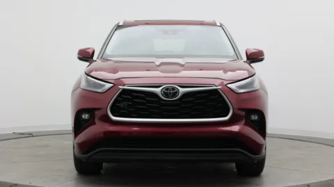 Photos of 2022 Toyota Highlander XLE for sale in Jacksonville, FL at Auto Boutique Florida