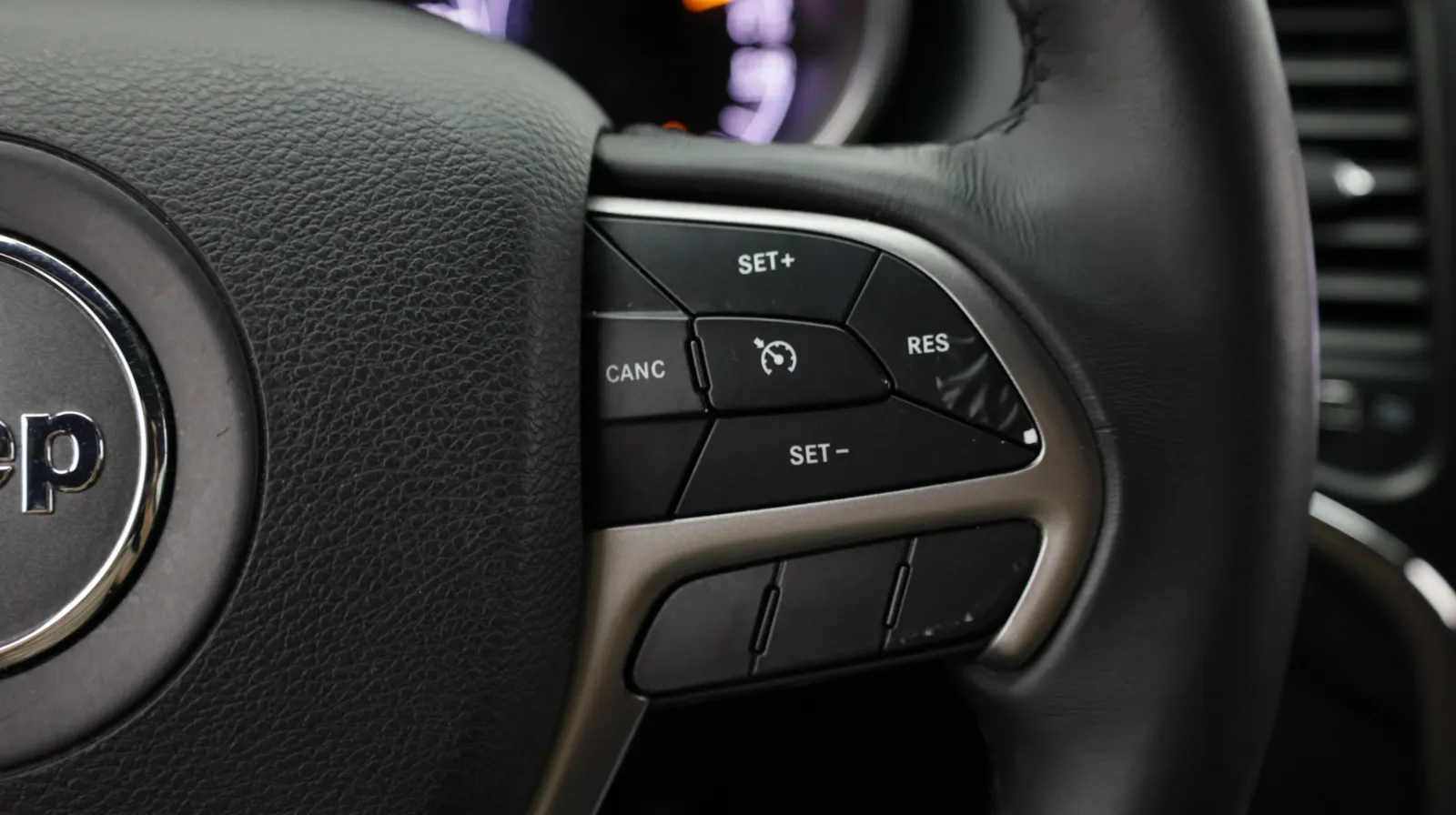 Jeep Grand Cherokee photo 23