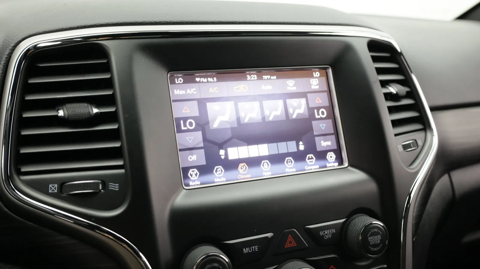 Jeep Grand Cherokee photo 25