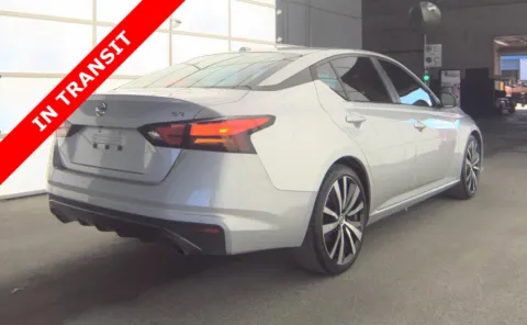 More photos of 2022 Nissan Altima 2.5 SR at Auto Boutique Florida, FL