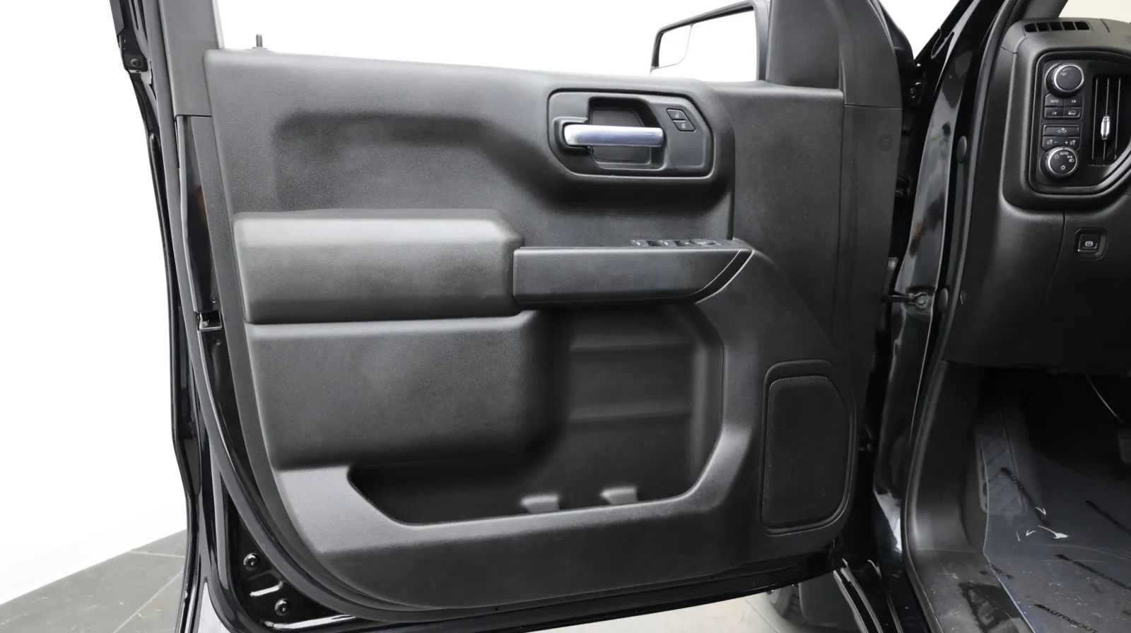 Chevrolet Silverado photo 19