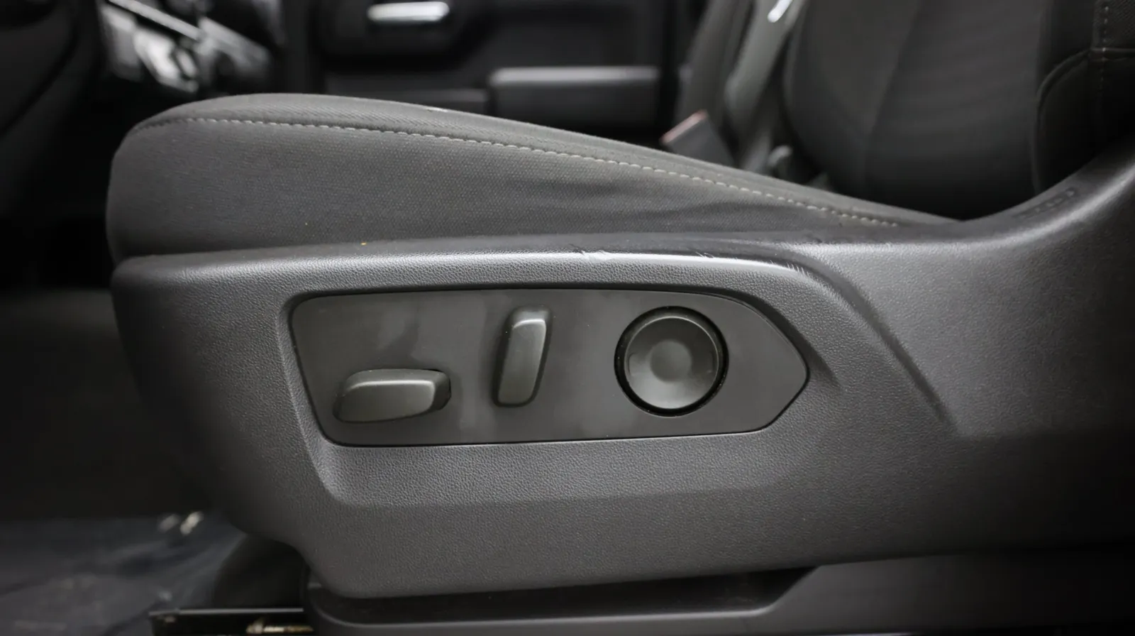 Chevrolet Silverado photo 18