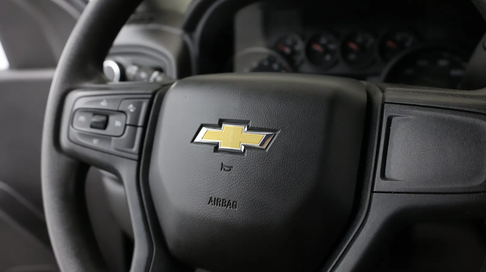 Chevrolet Silverado photo 23