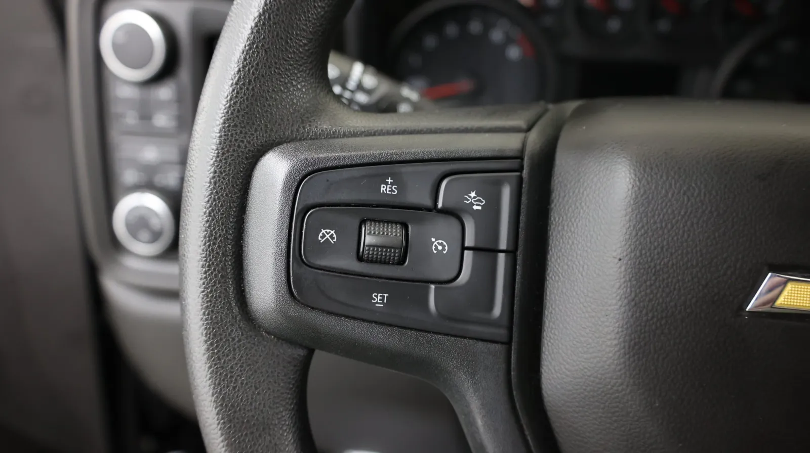 Chevrolet Silverado photo 22