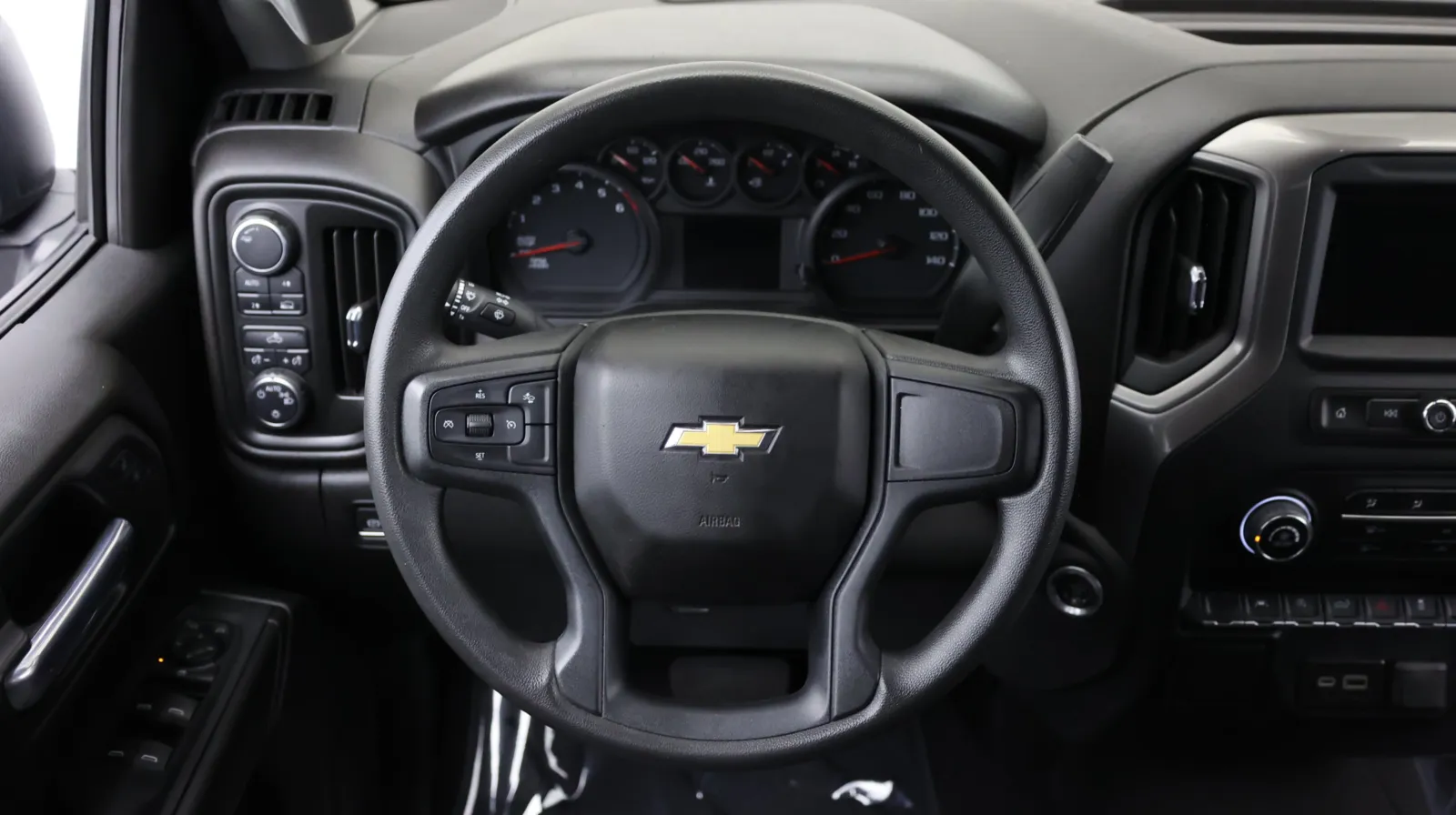 Chevrolet Silverado photo 33