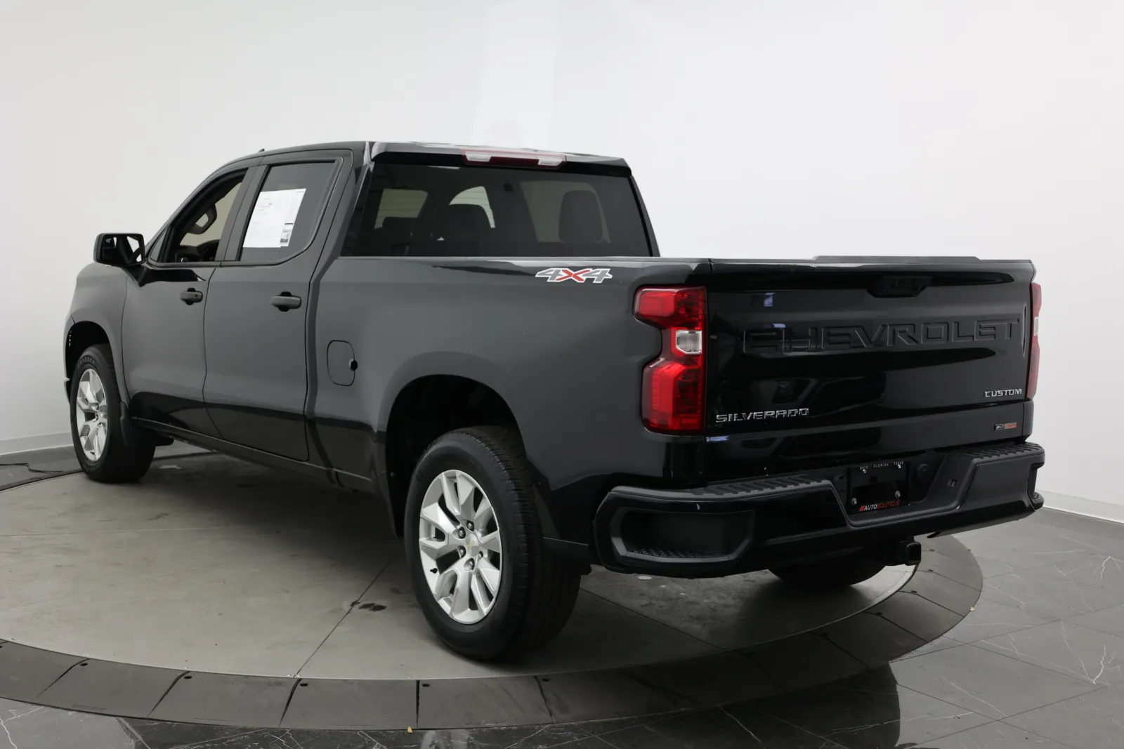 Chevrolet Silverado photo 5