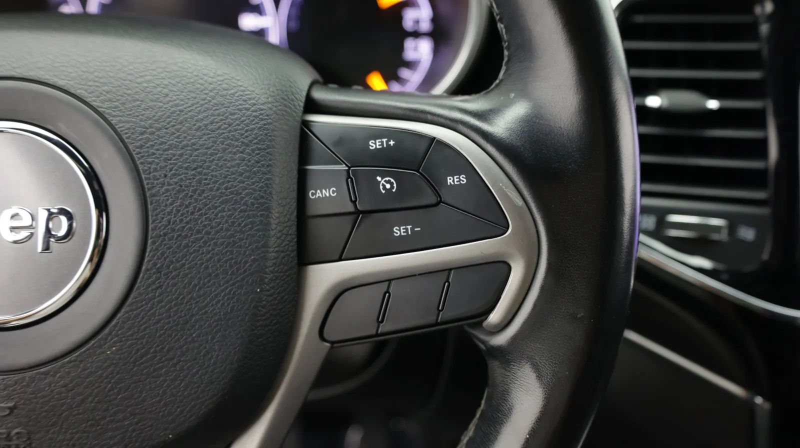 Jeep Grand Cherokee photo 22