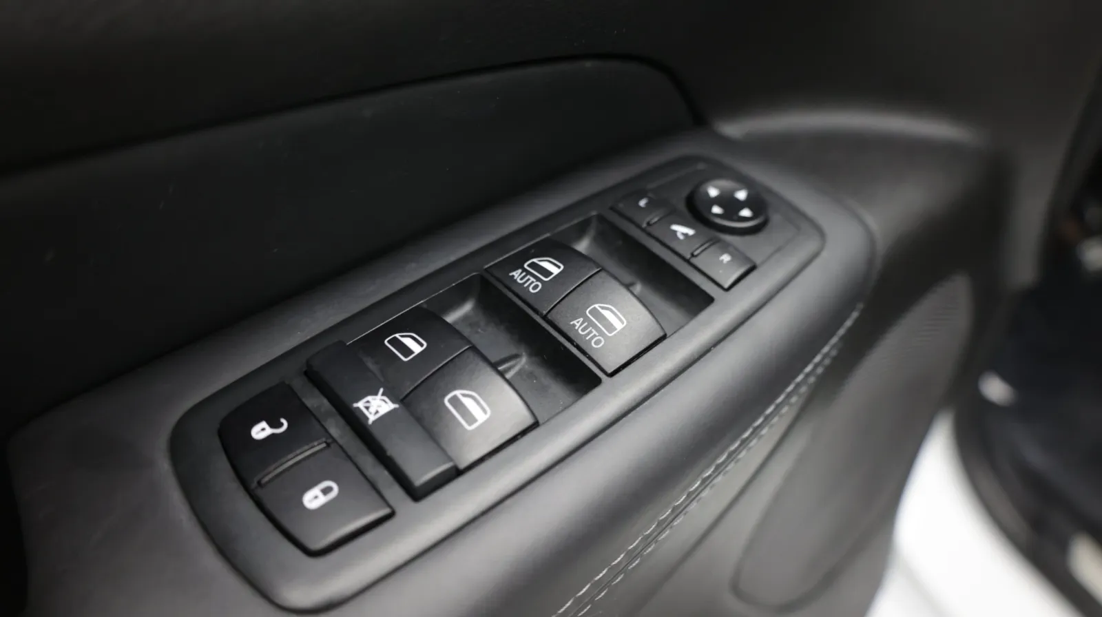 Jeep Grand Cherokee photo 14