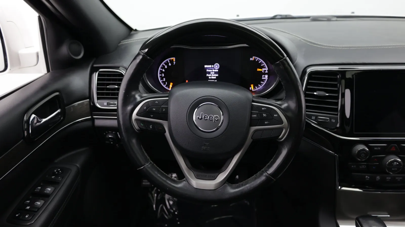 Jeep Grand Cherokee photo 27