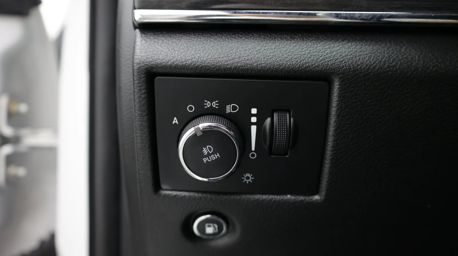 Jeep Grand Cherokee photo 23