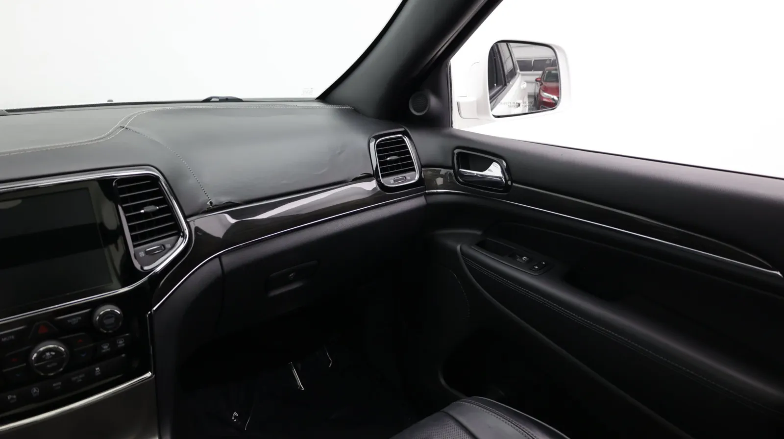 Jeep Grand Cherokee photo 30