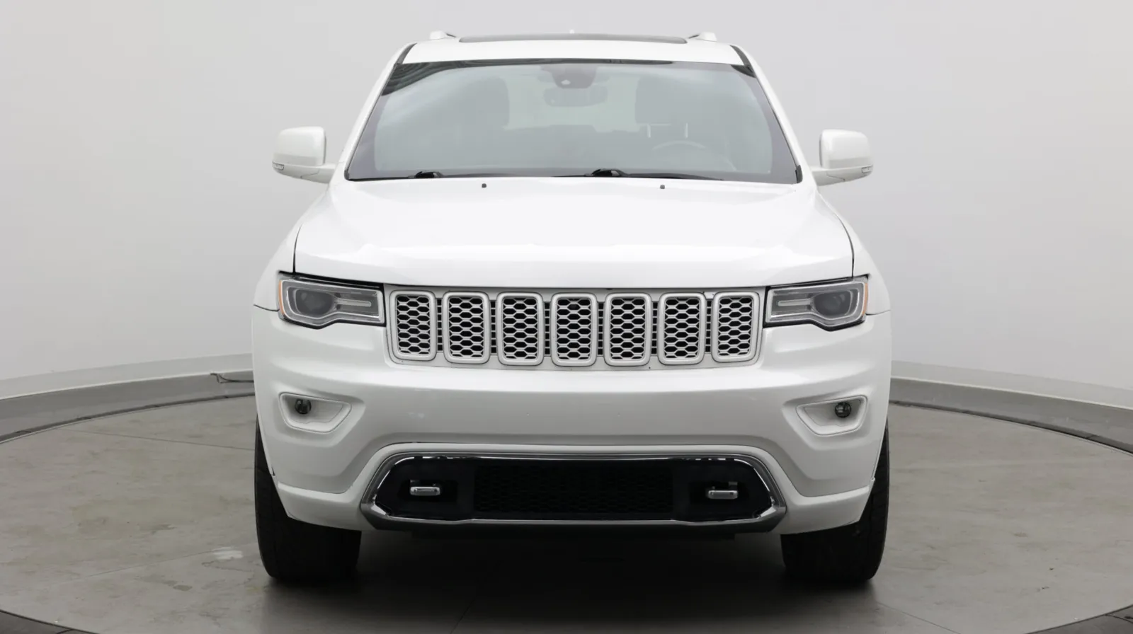 Jeep Grand Cherokee photo 2