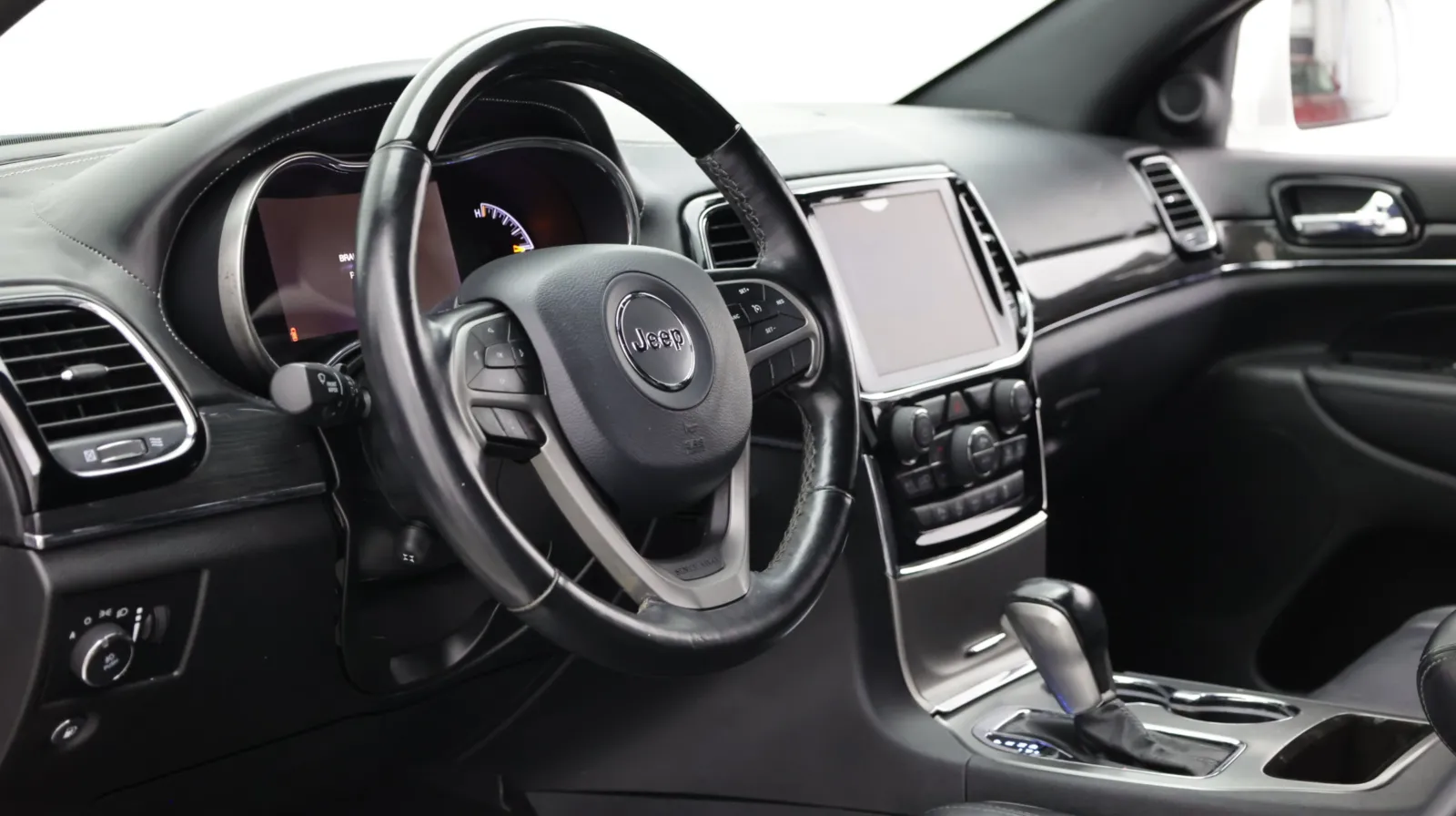 Jeep Grand Cherokee photo 13