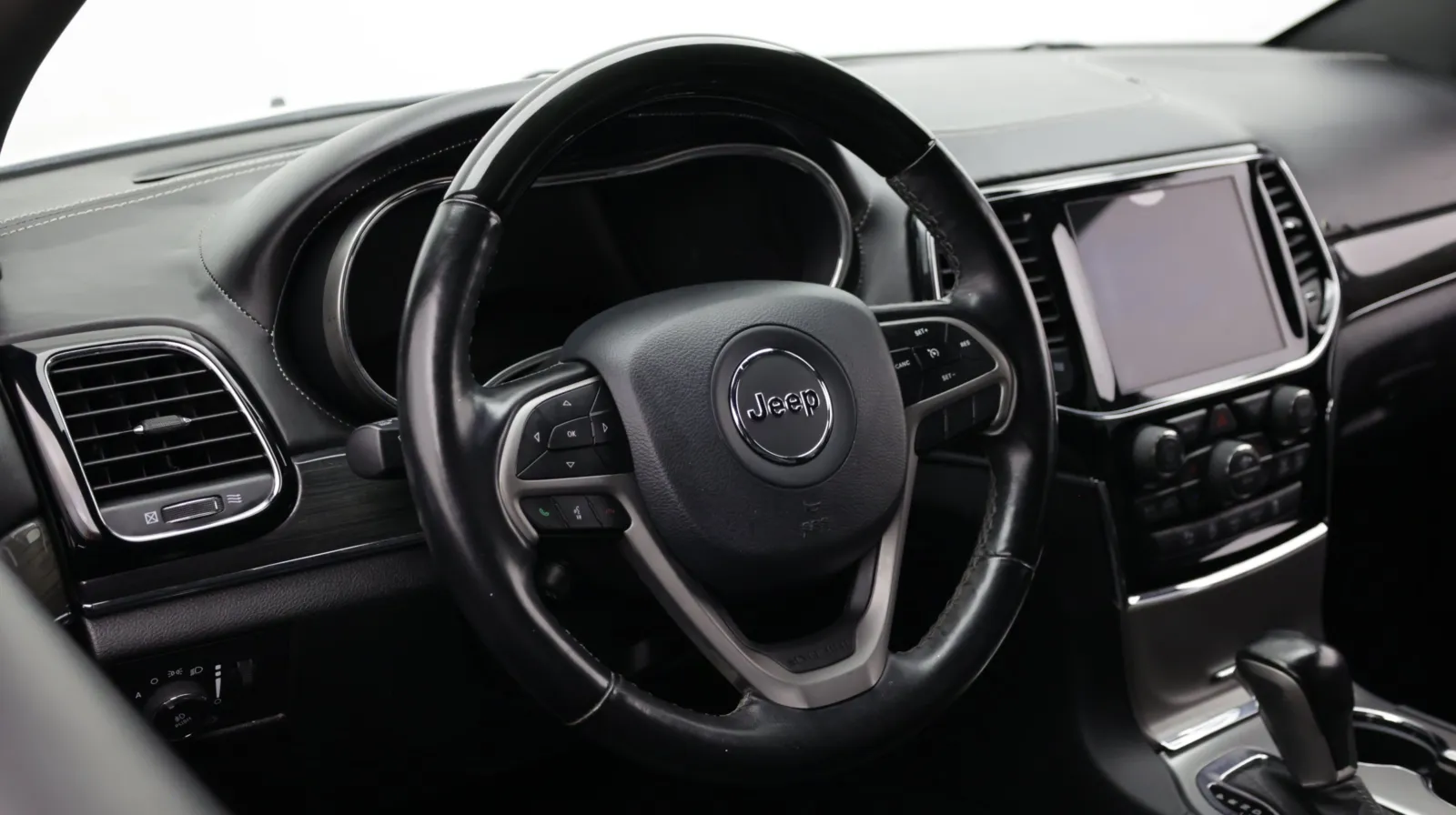 Jeep Grand Cherokee photo 11