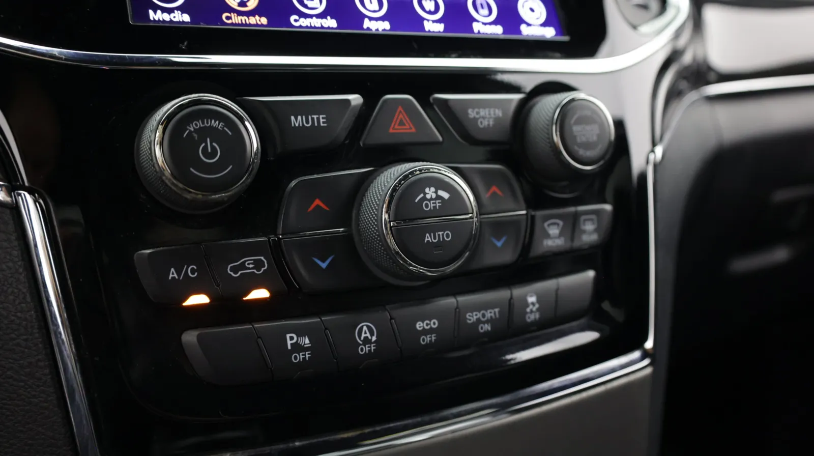 Jeep Grand Cherokee photo 19