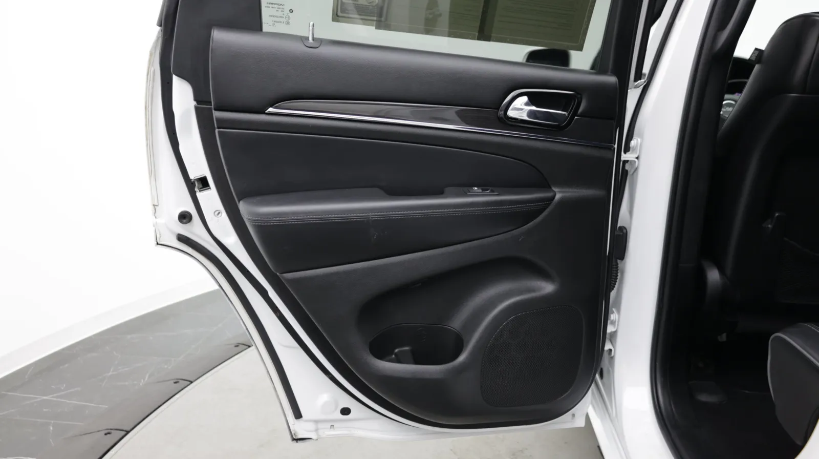 Jeep Grand Cherokee photo 26
