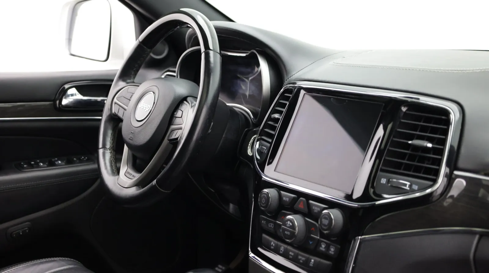Jeep Grand Cherokee photo 37