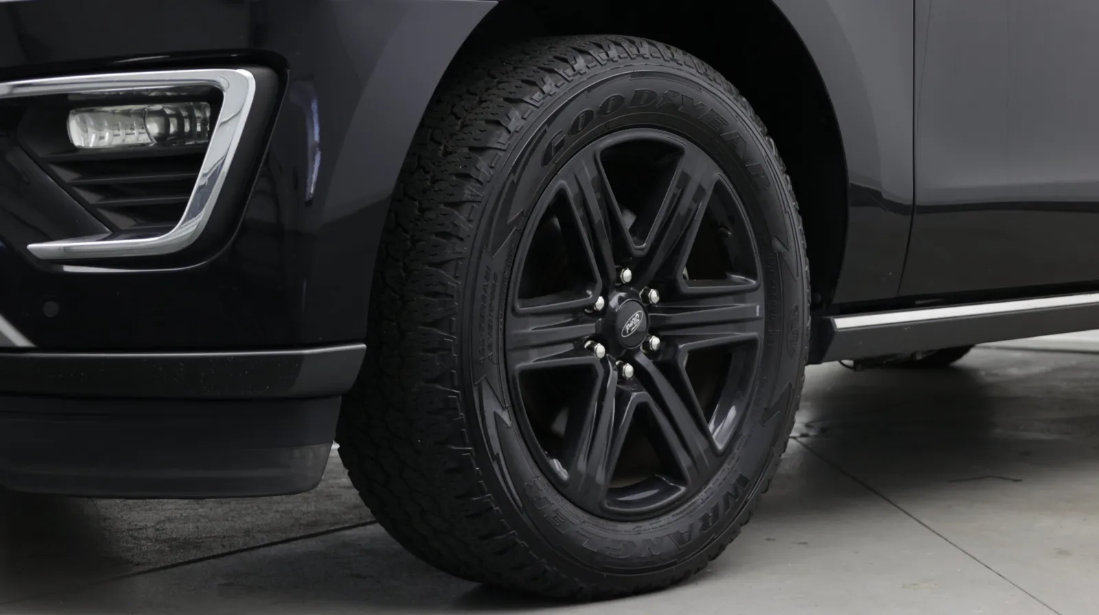 Ford Expedition MAX photo 10