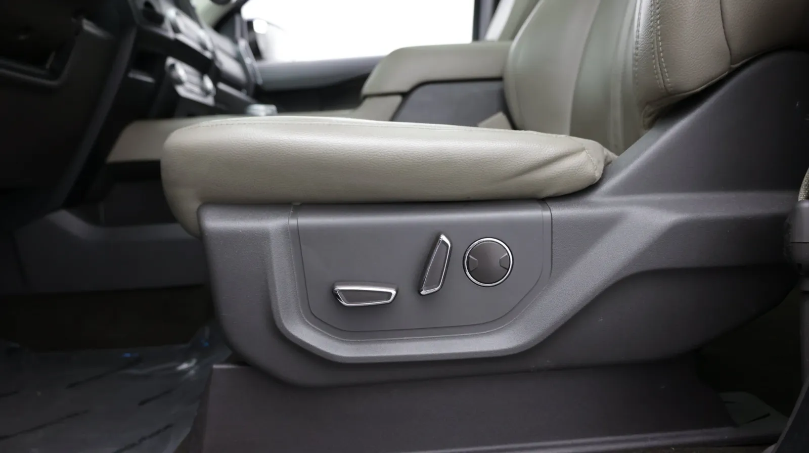 Ford Expedition MAX photo 16