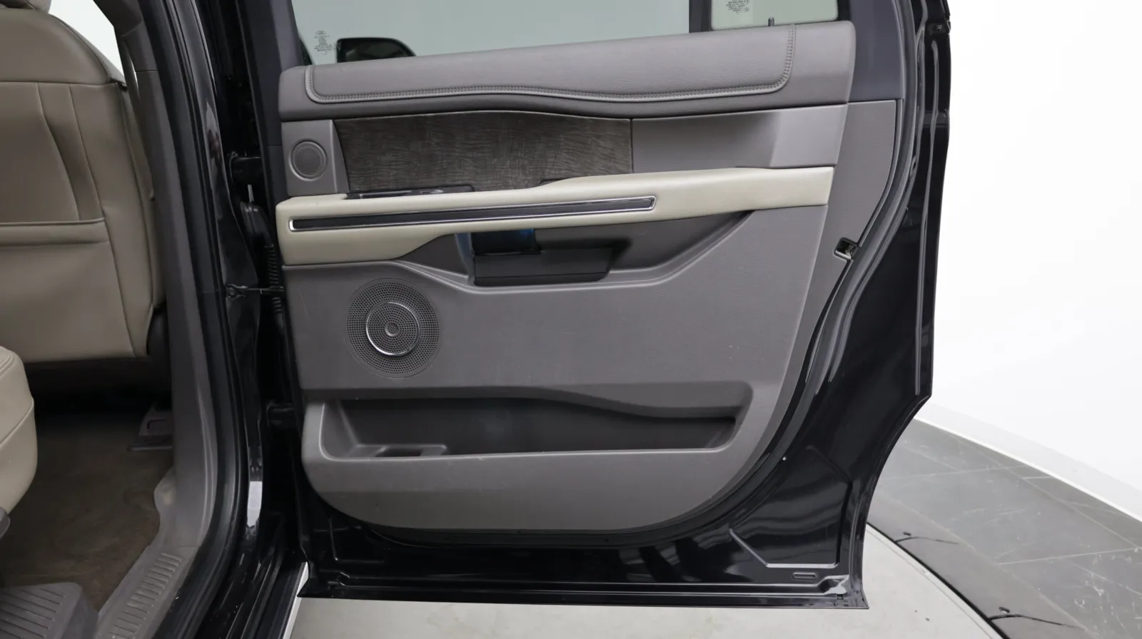 Ford Expedition MAX photo 39