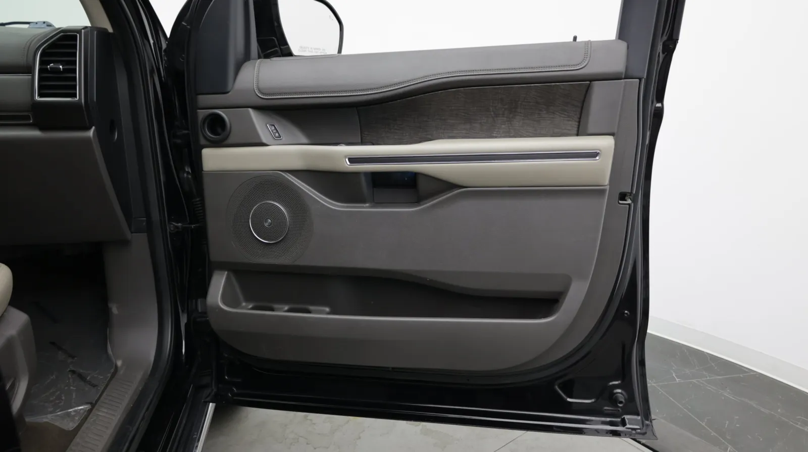 Ford Expedition MAX photo 41