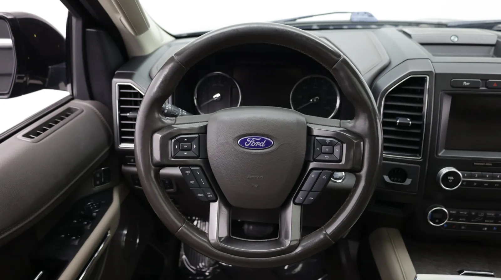 Ford Expedition MAX photo 32